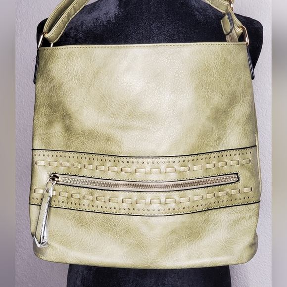 High Quality Pebbled Vegan Leather Purse - Picture 3 of 15